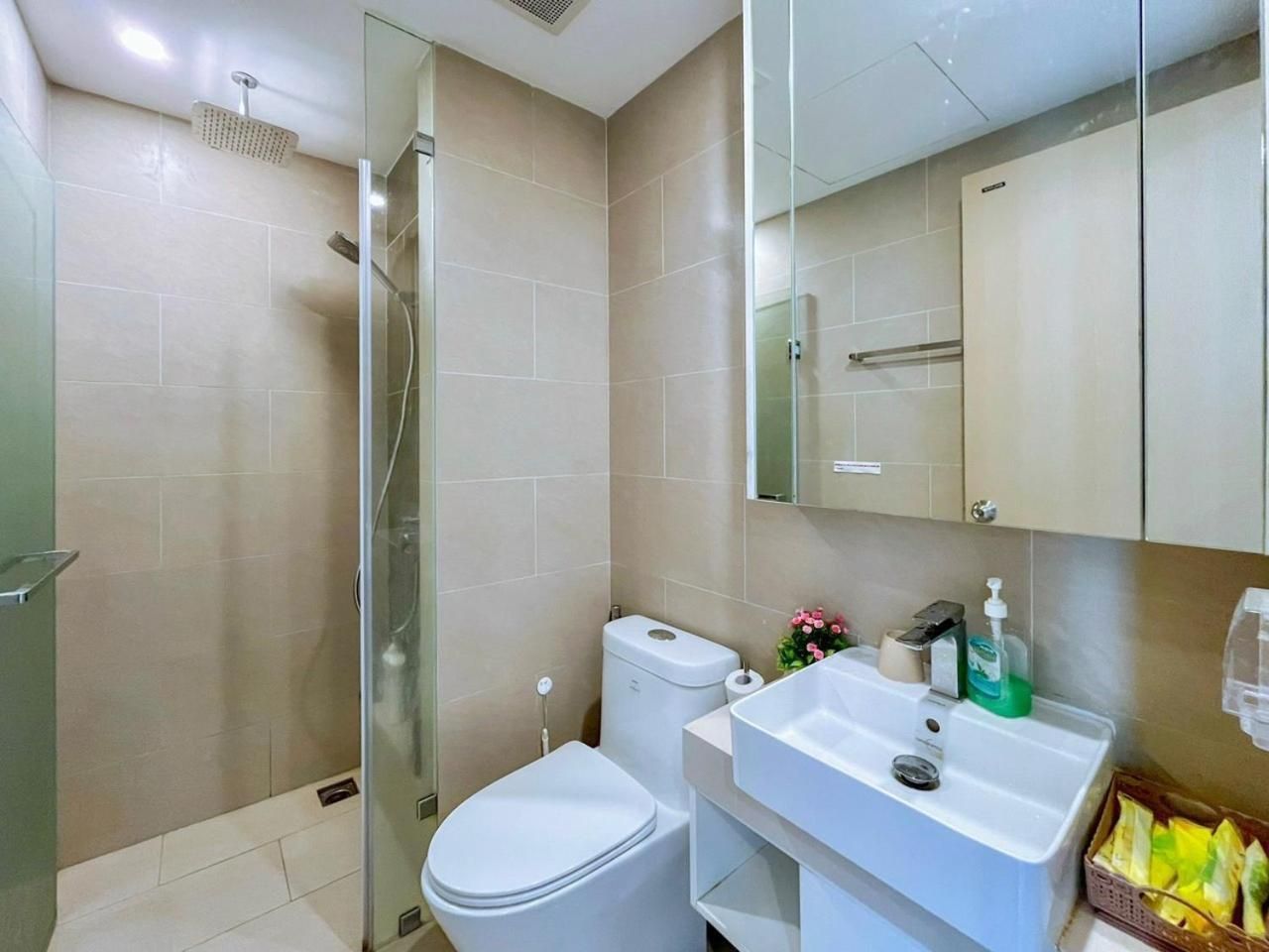 One-Bedroom Apartment with Balcony