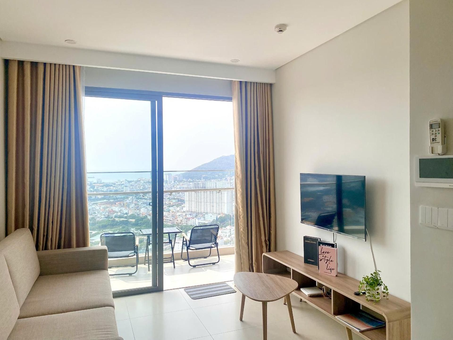 One-Bedroom Apartment with Balcony
