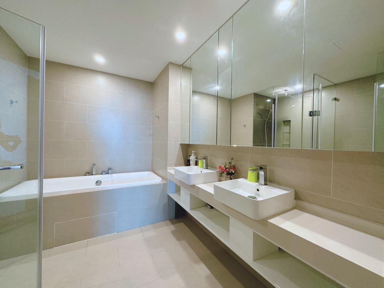 Three-Bedroom Deluxe Apartment
