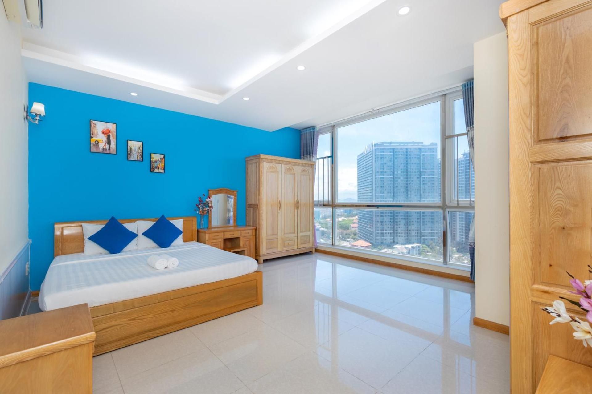 Three-Bedroom Apartment - High Floor