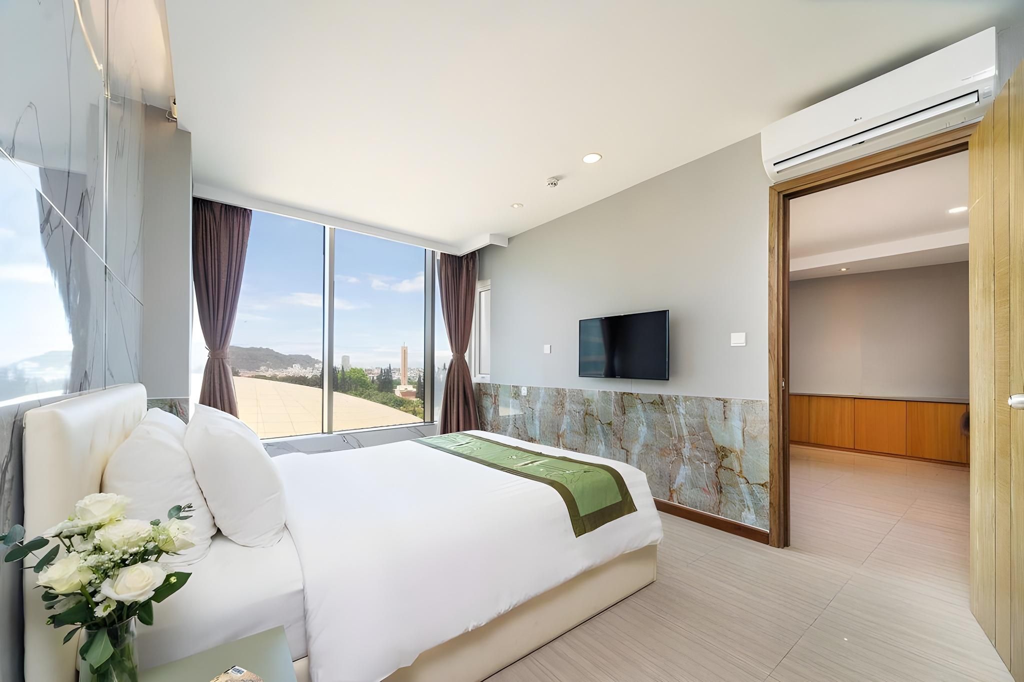 Four-Bedroom Deluxe Apartment
