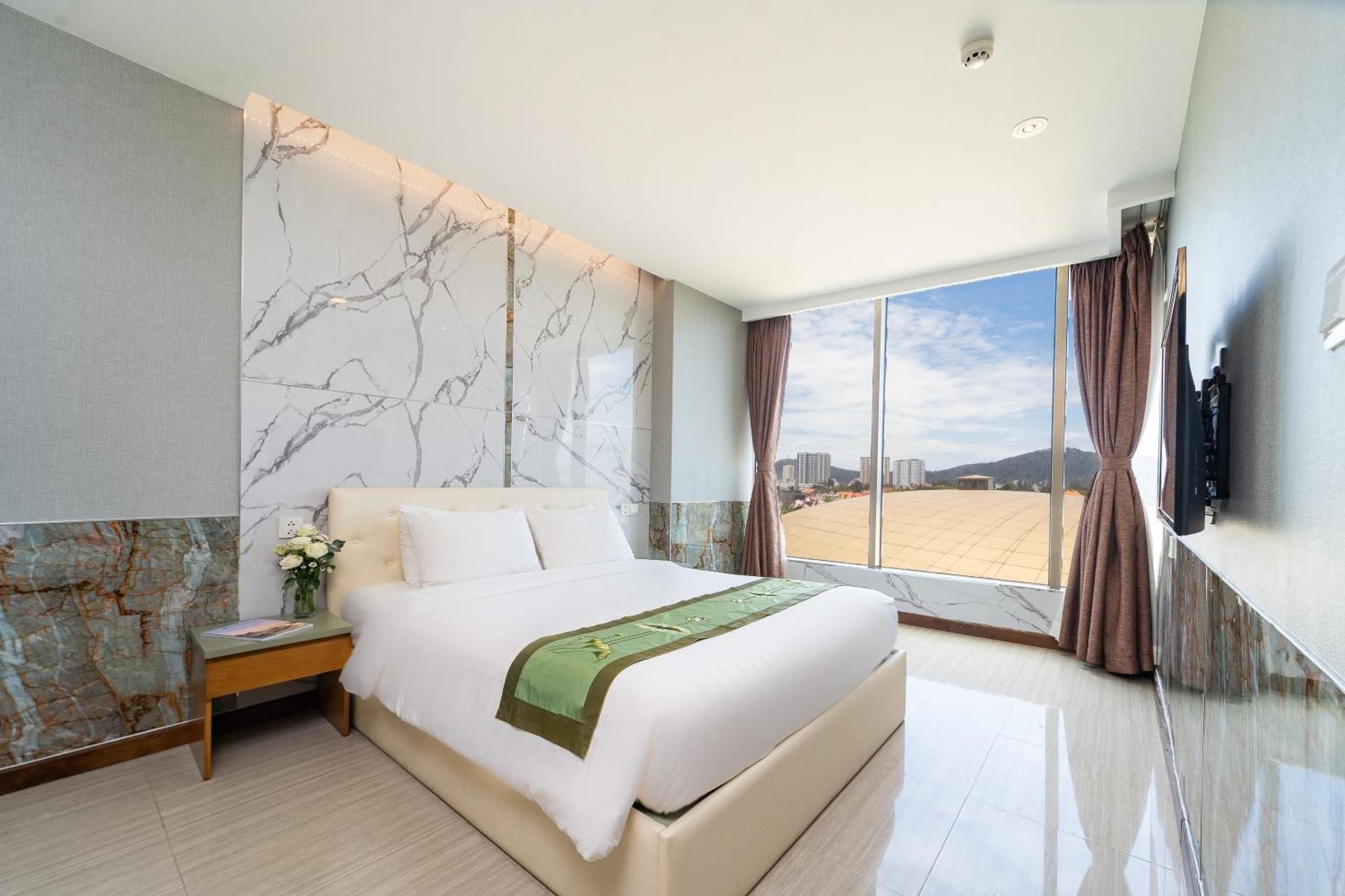 Four-Bedroom Deluxe Apartment