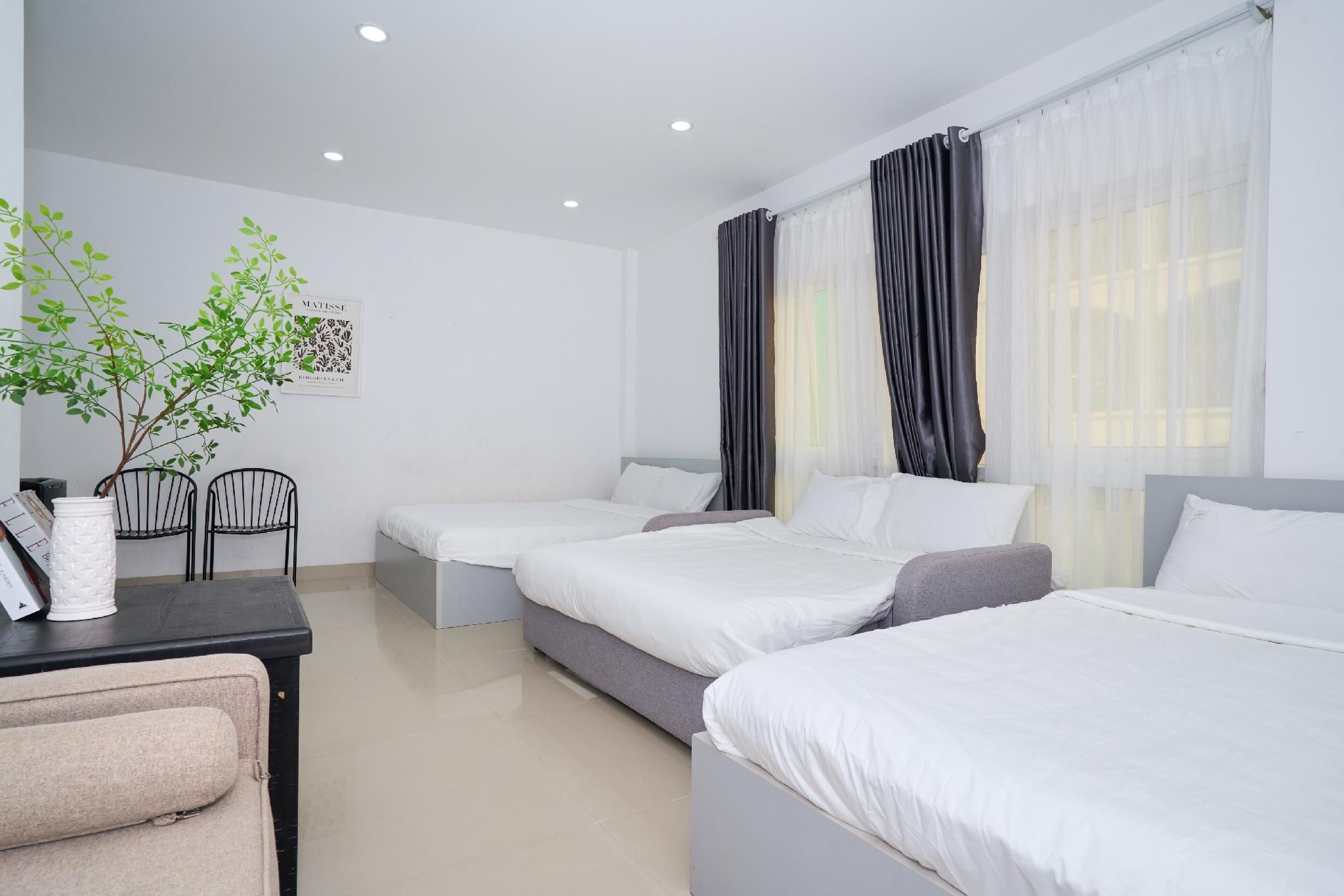 Family Triple Queen Room