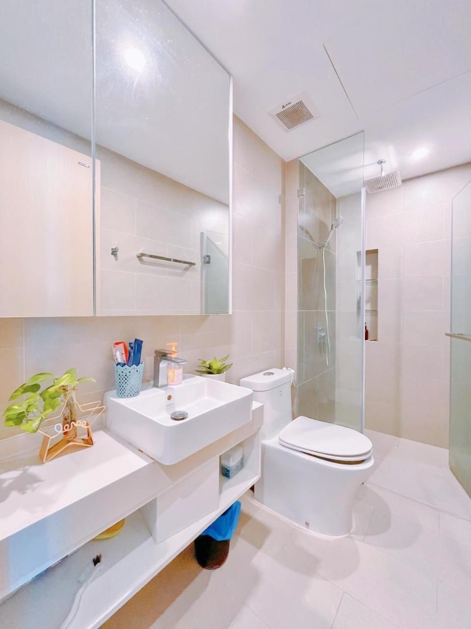 3-Bedroom Residence with Balcony