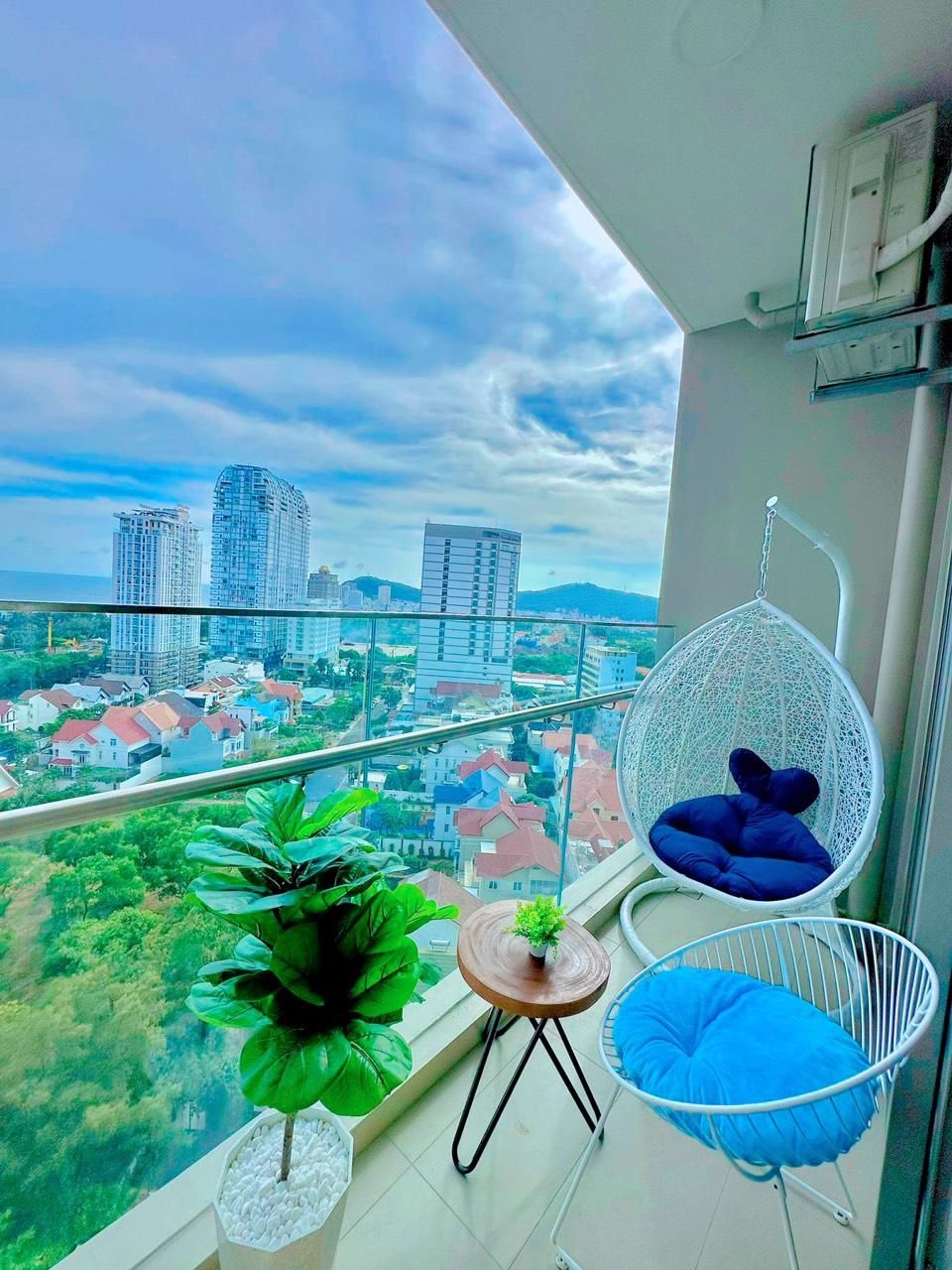 3-Bedroom Sea View Apartment