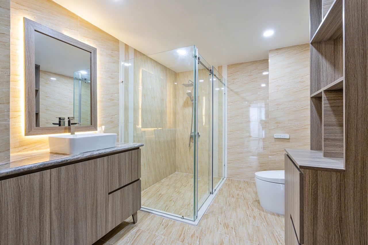 5 Bedroom Apartment