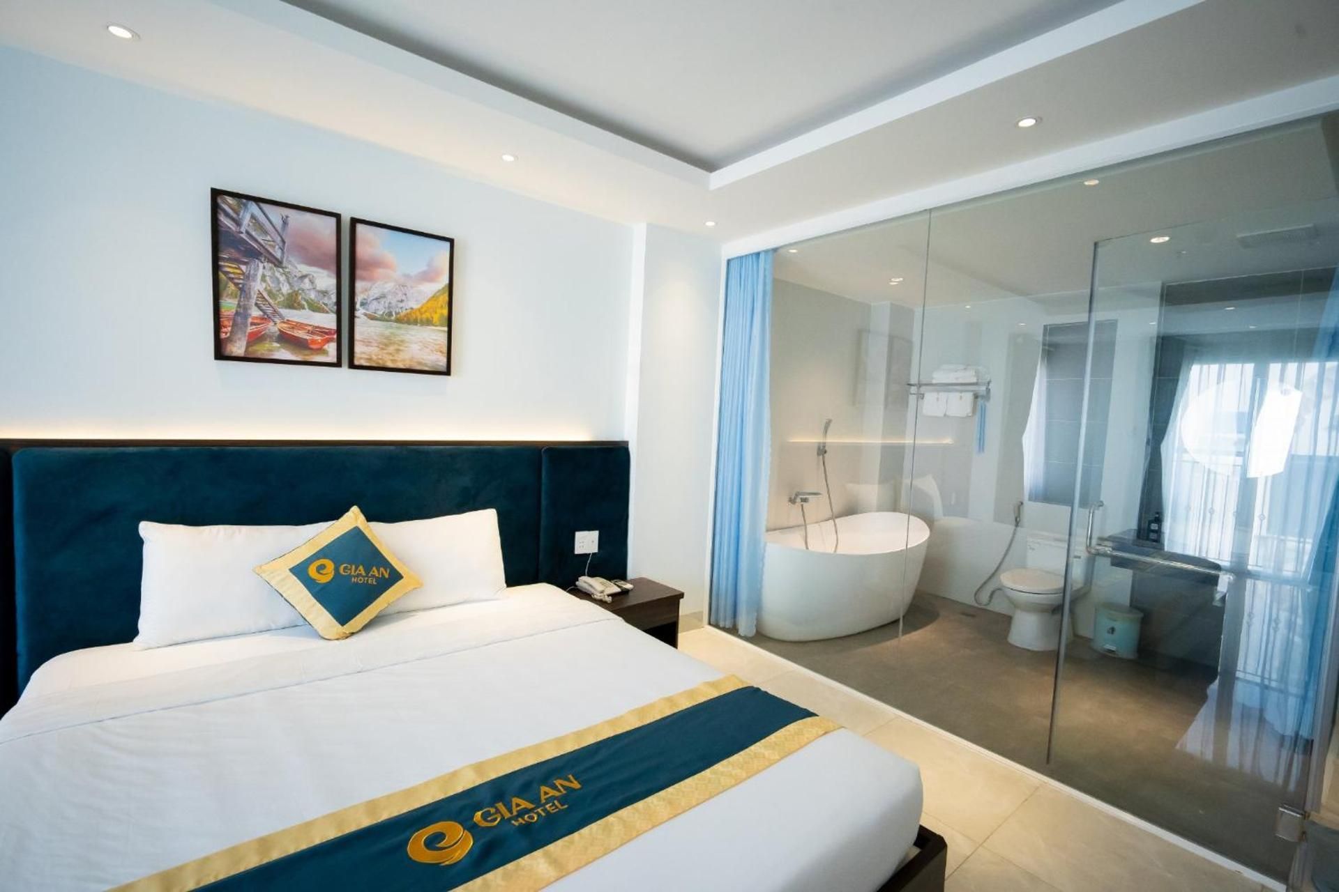 Deluxe Double with Bathtub