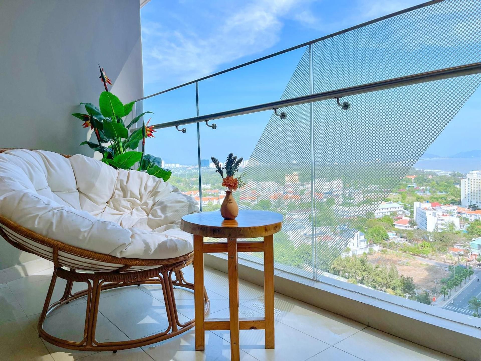 One-Bedroom Apartment with Balcony