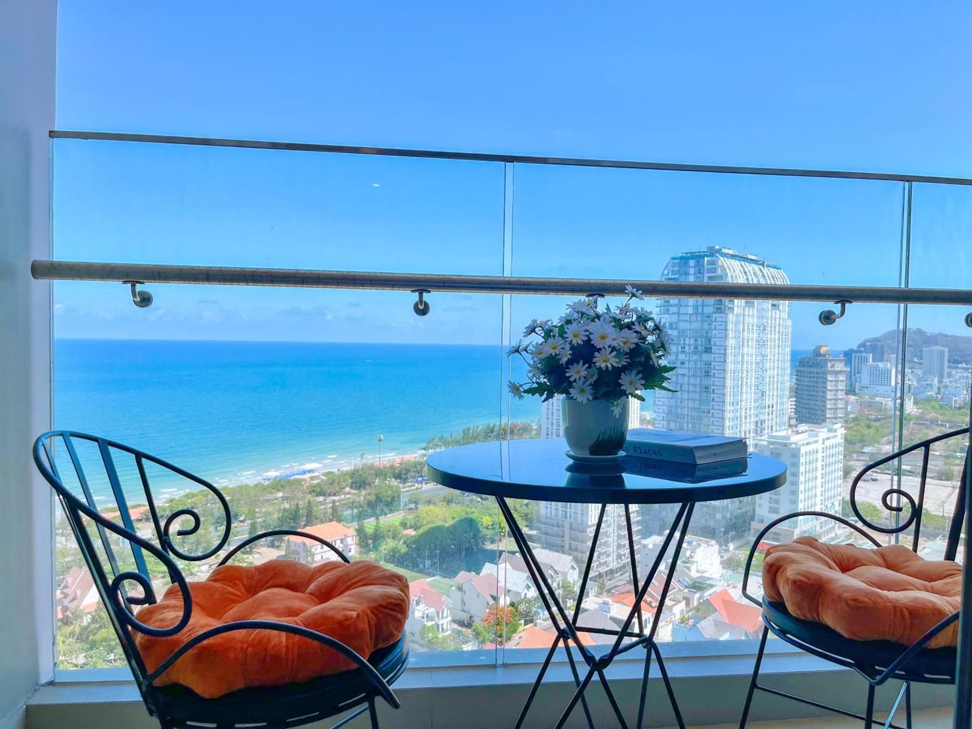 3-Bedroom Sea View Apartment