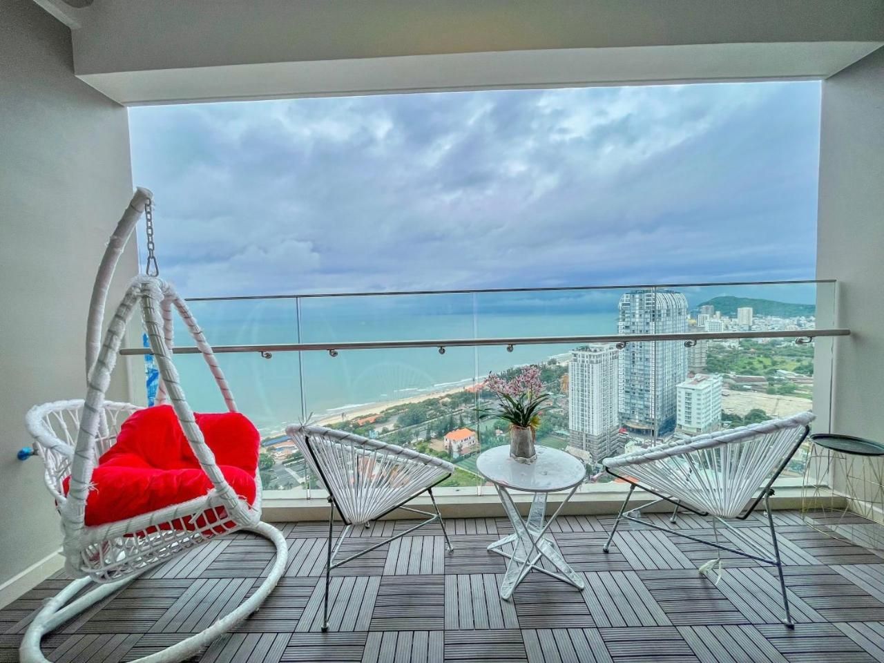 Three-Bedroom Premium Apartment Sea View with Balcony
