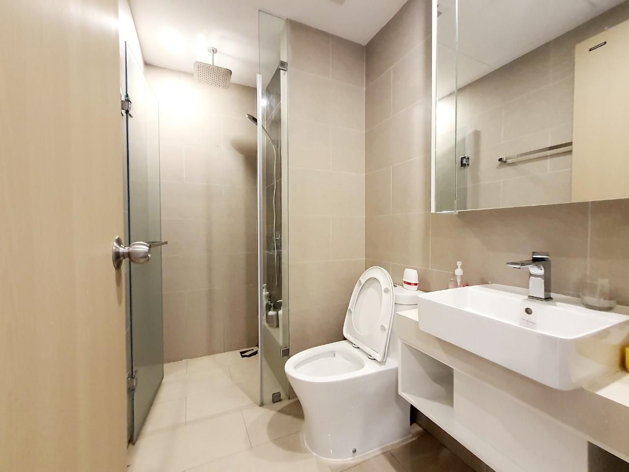 One-Bedroom Apartment with Balcony