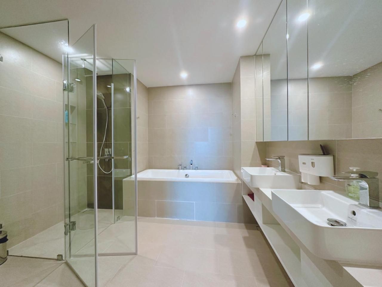 Three-Bedroom Deluxe Apartment