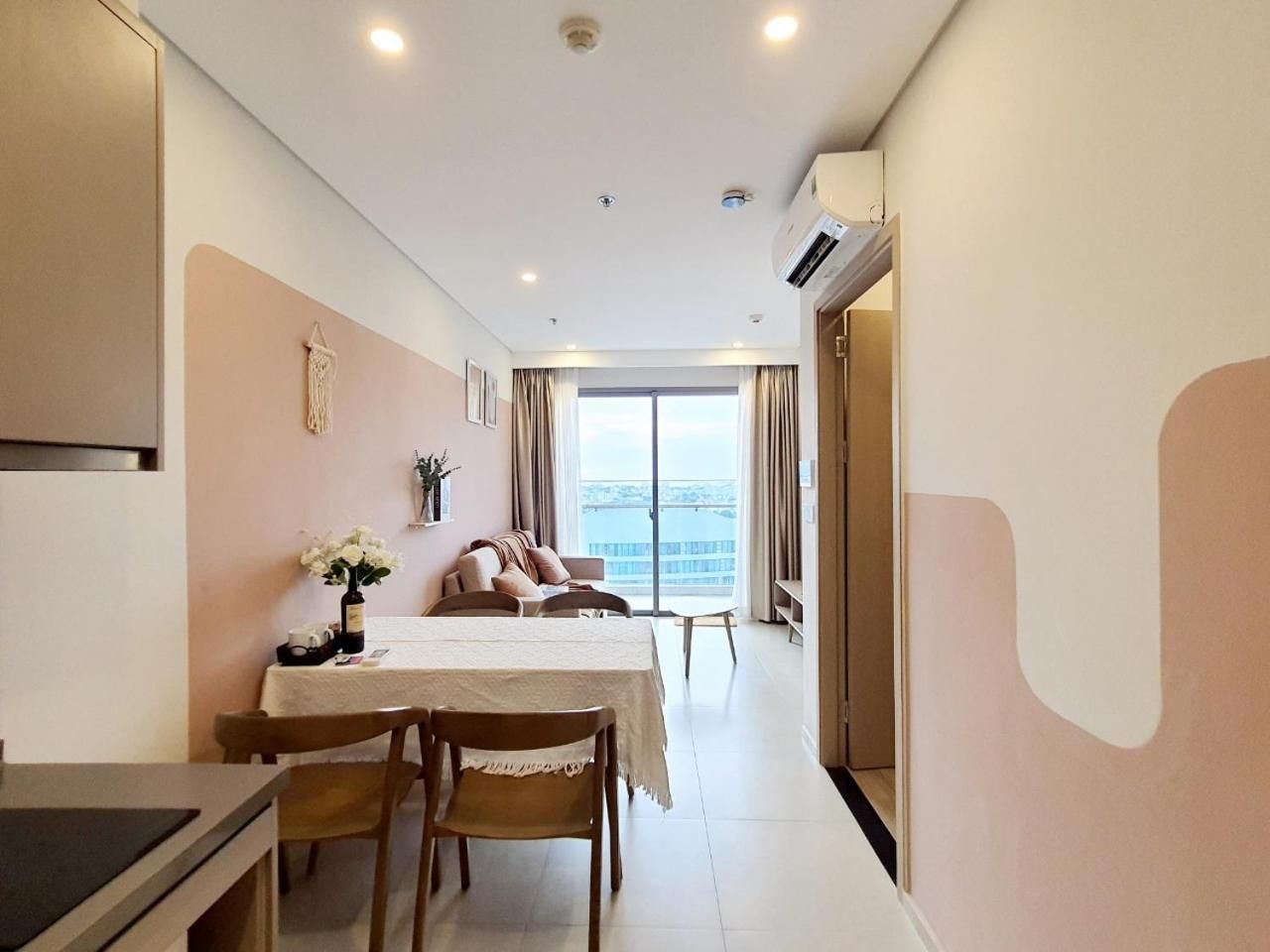 One-Bedroom Apartment with Balcony