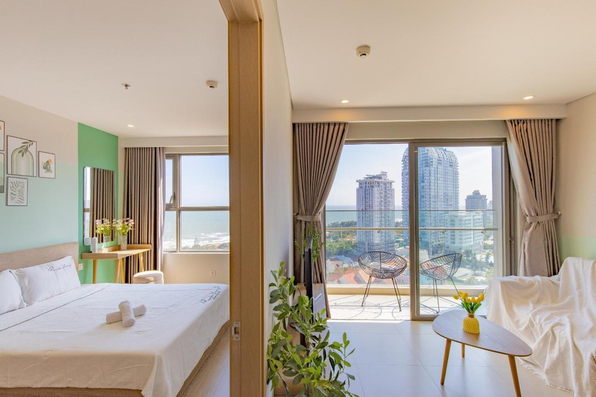 3-Bedroom Sea View Apartment