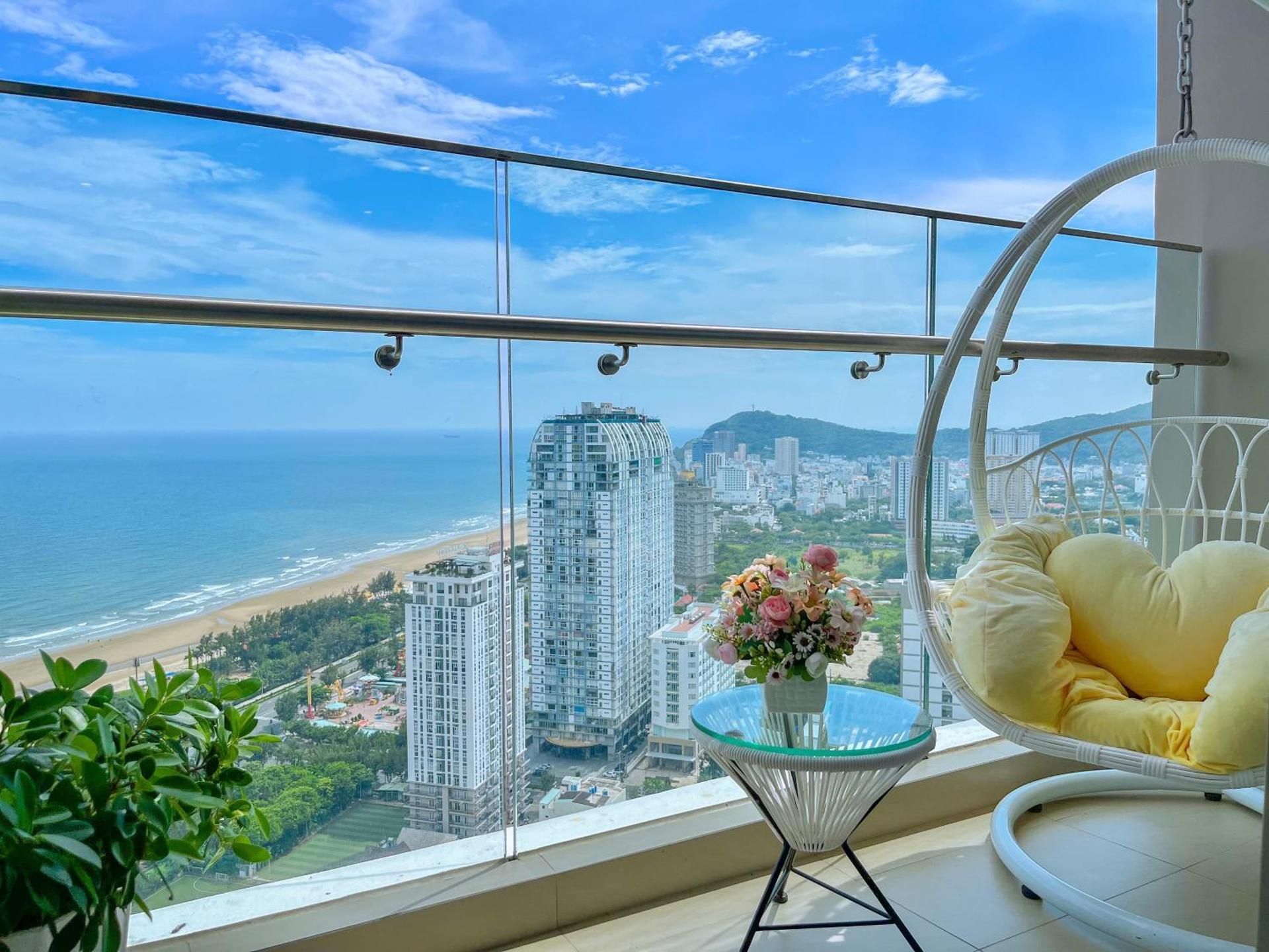 Three-Bedroom Apartment with Ocean View