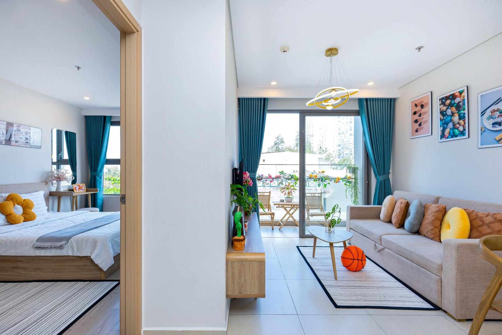 Three-Bedroom Apartment with Balcony
