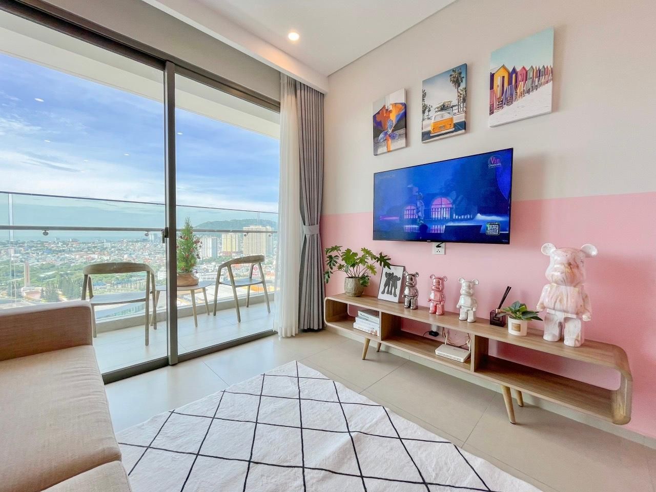 One-Bedroom Ocean View Apartment
