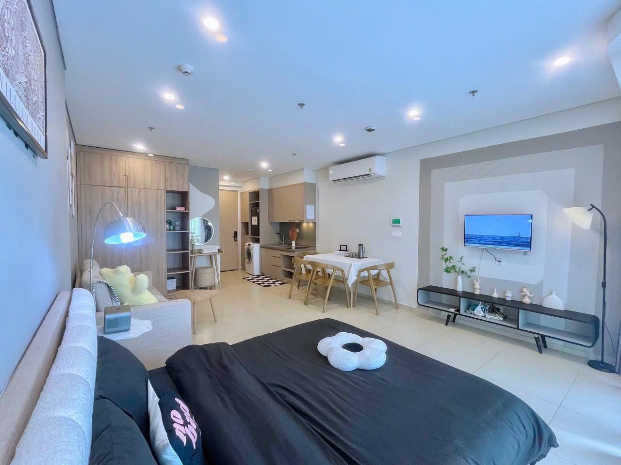 One-Bed Studio Apartment with Balcony