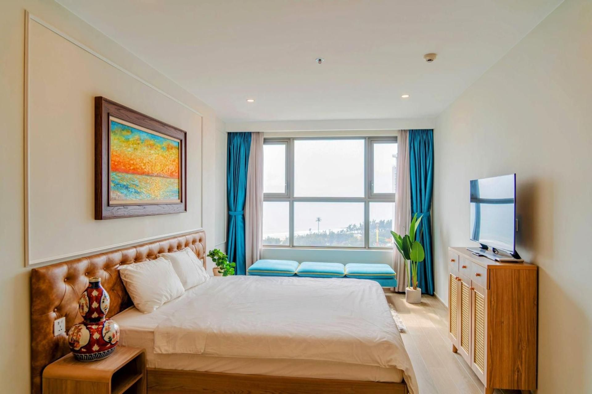 Three-Bedroom Apartment with Ocean View