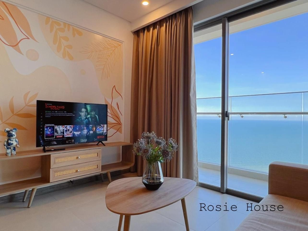 Three-Bedroom Deluxe Apartment