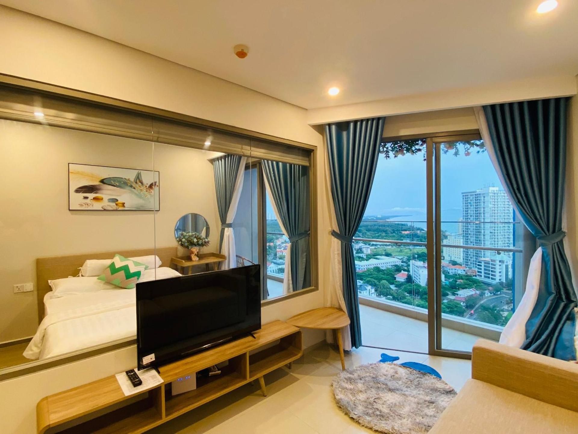 Apartment with Pool View 