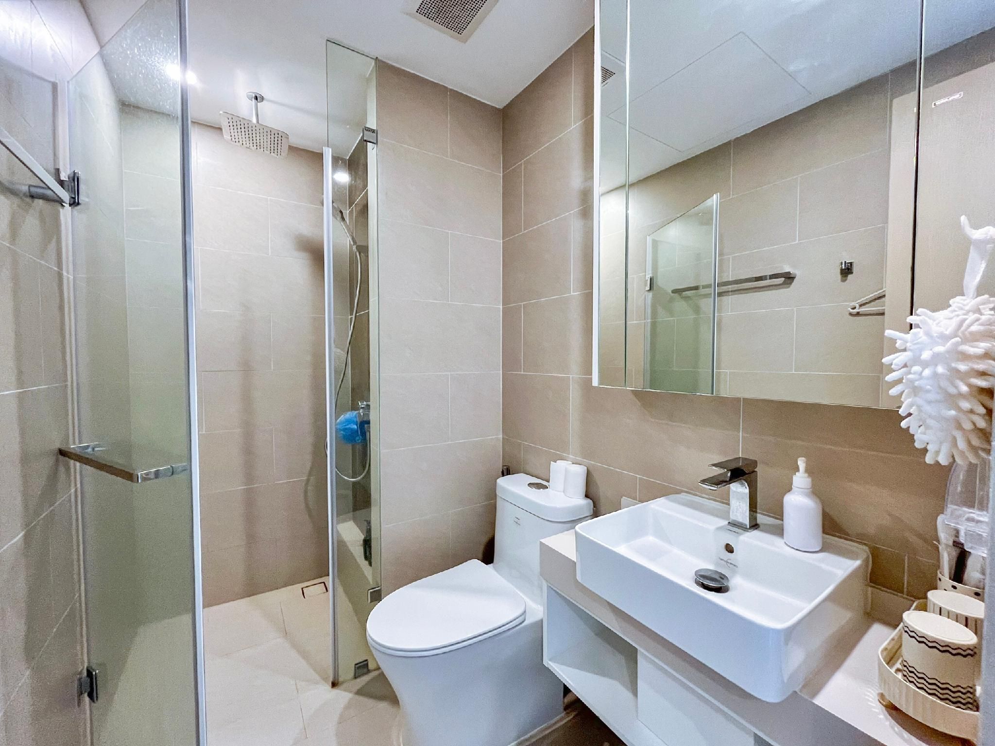One Bedroom Apartment with Sea View