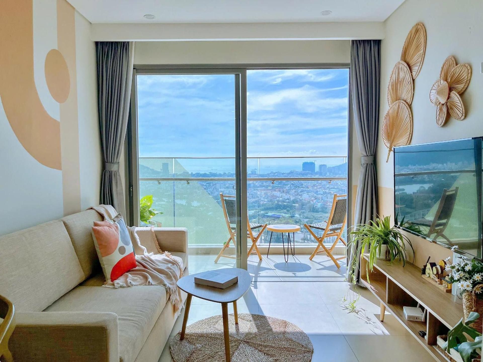 One-Bedroom Apartment with View