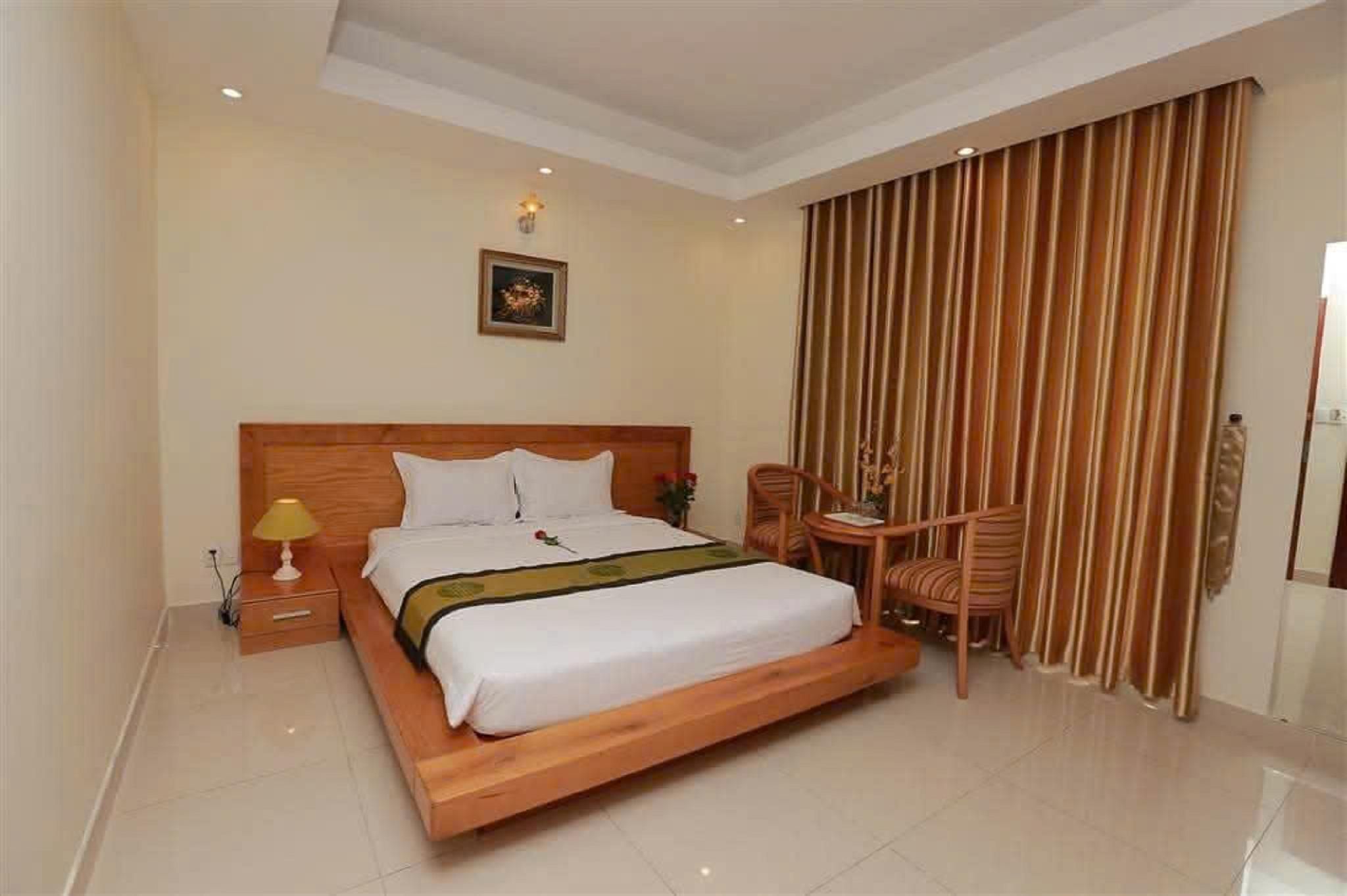 Deluxe with Bathtub