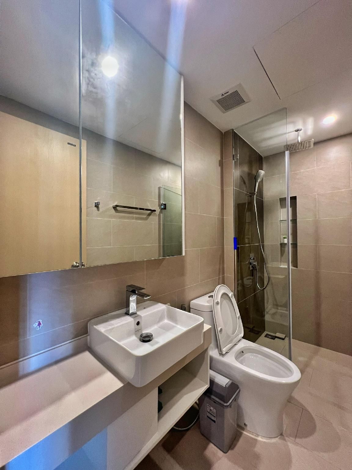 3-Bedroom Sea View Apartment with Balcony
