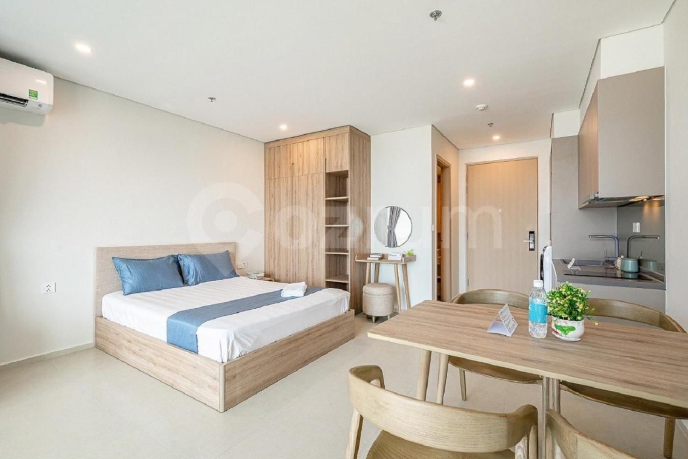 One-Bedroom Apartment with Balcony