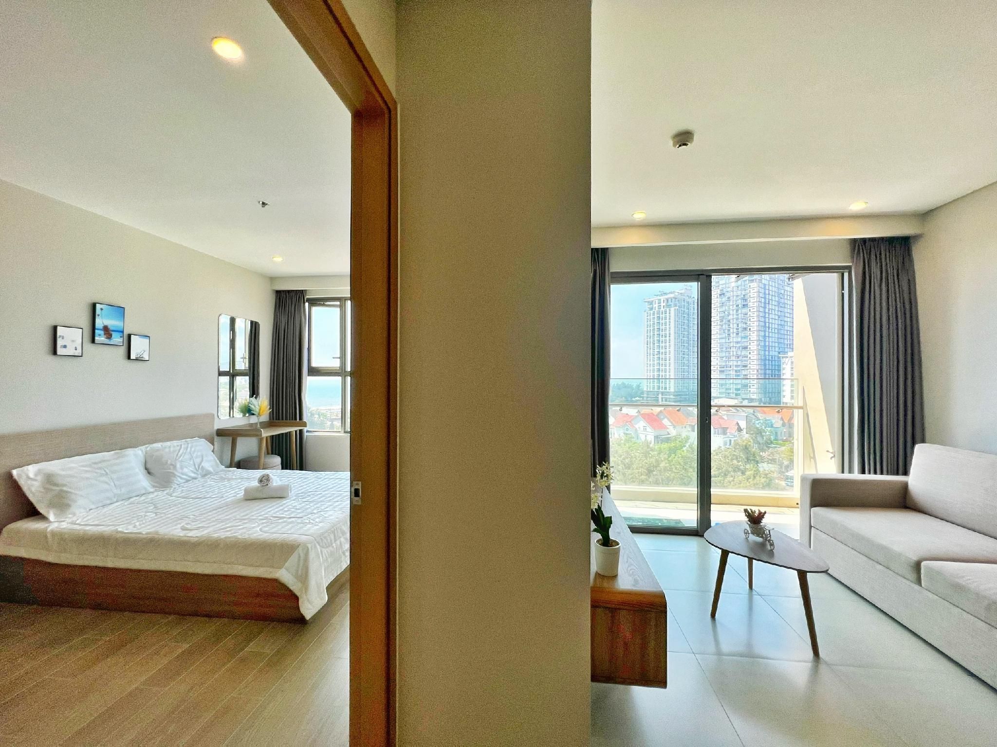 3-Bedroom Sea View Apartment with Balcony