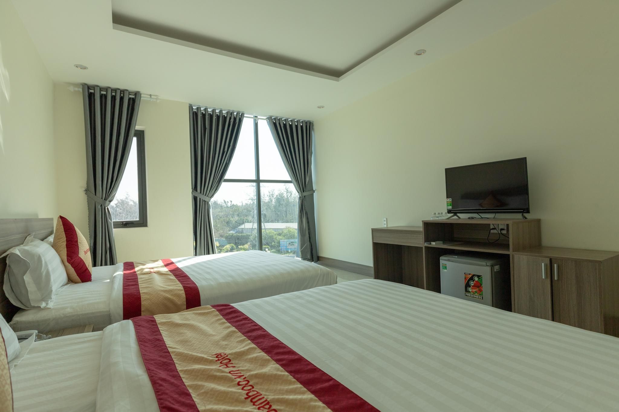 Suite Family Room