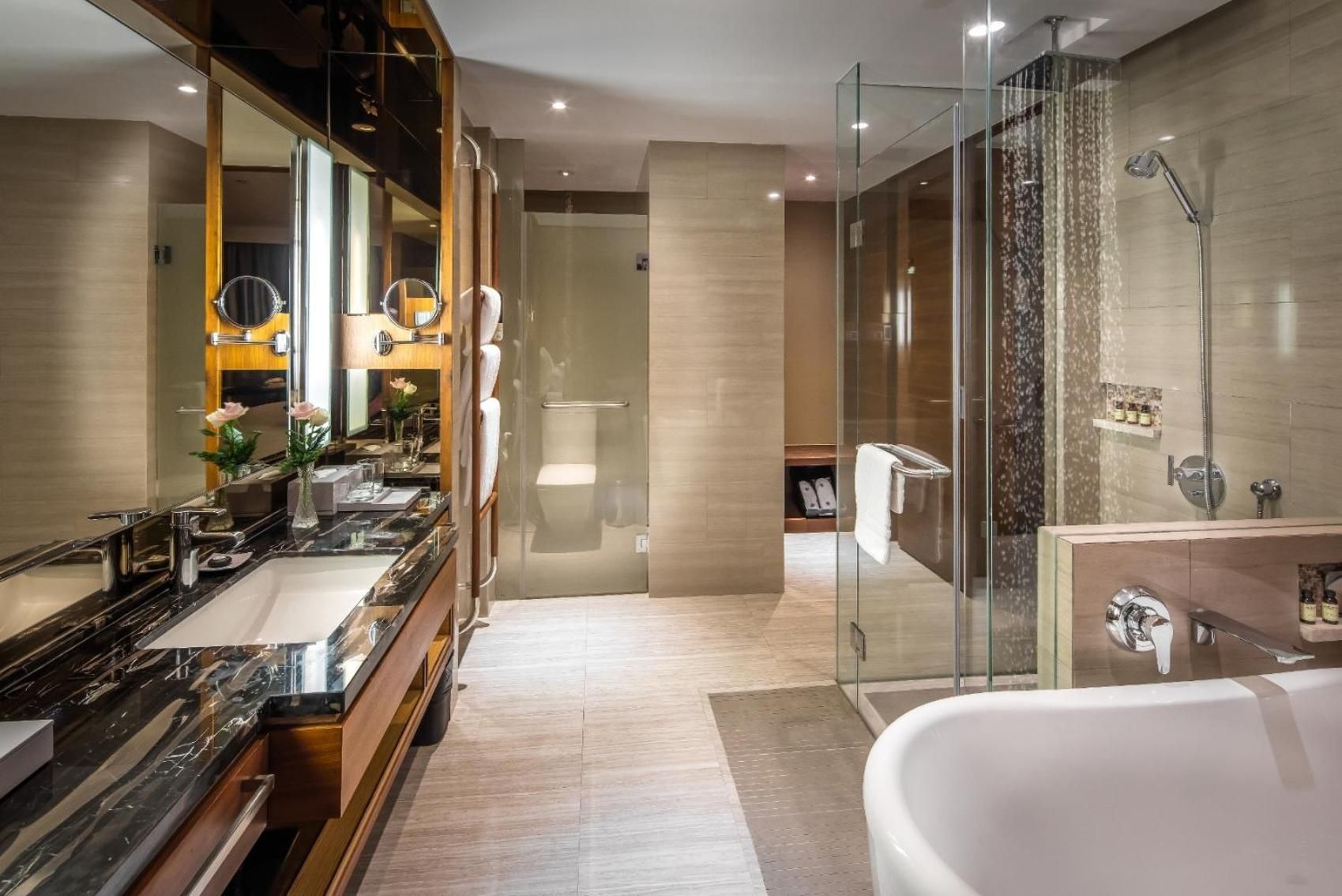 Executive Room king bed Club Lounge Access