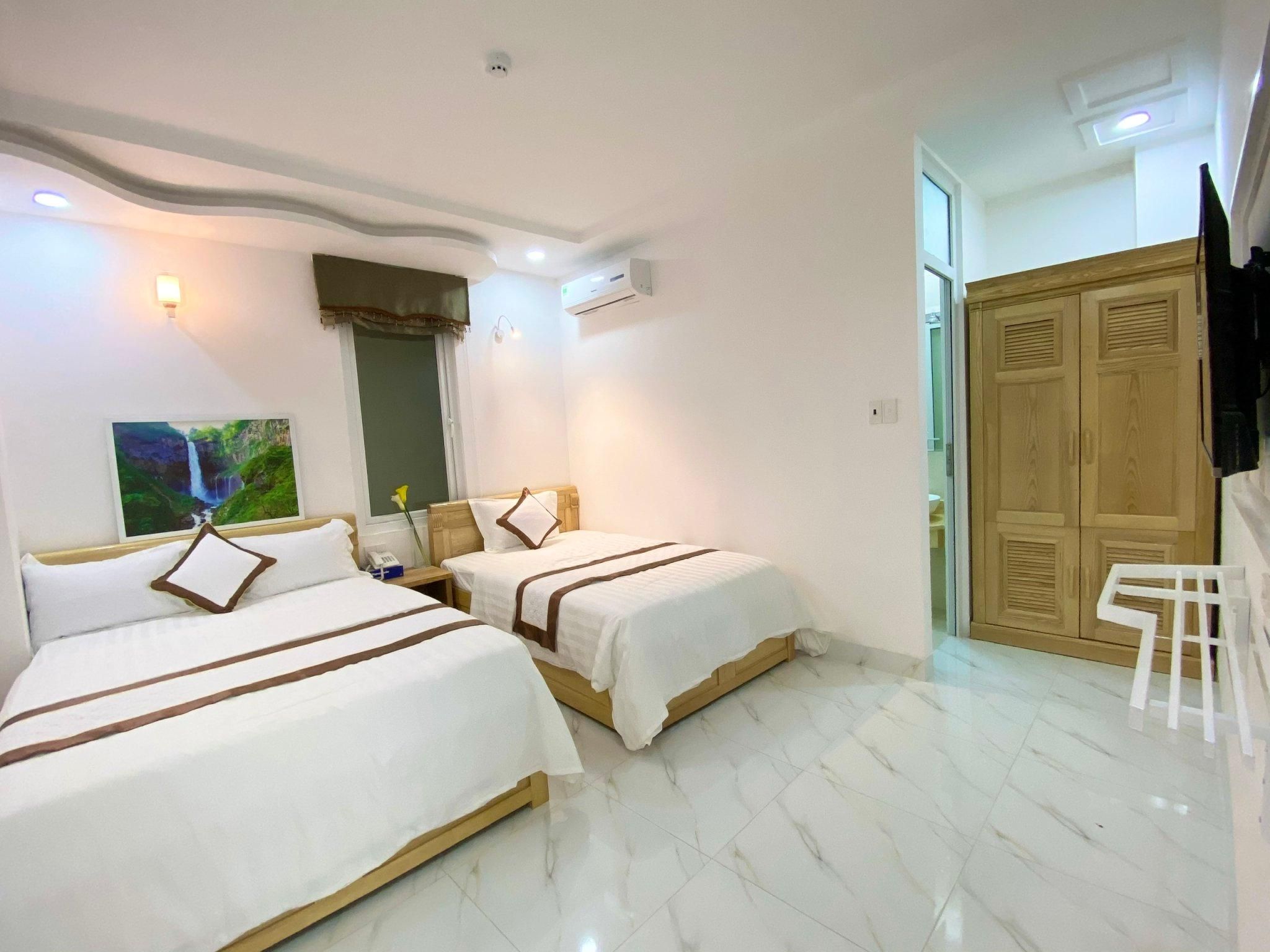 2 Double Beds