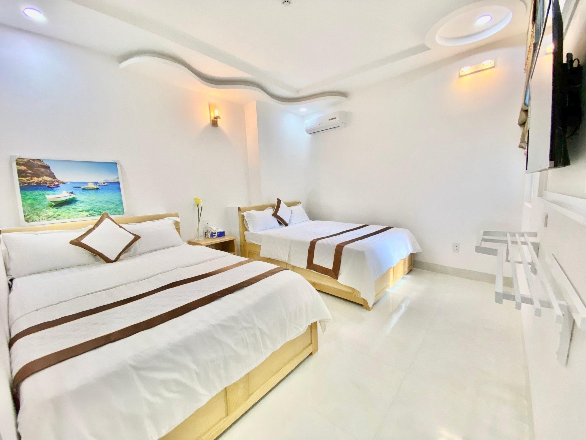 2 Double Beds