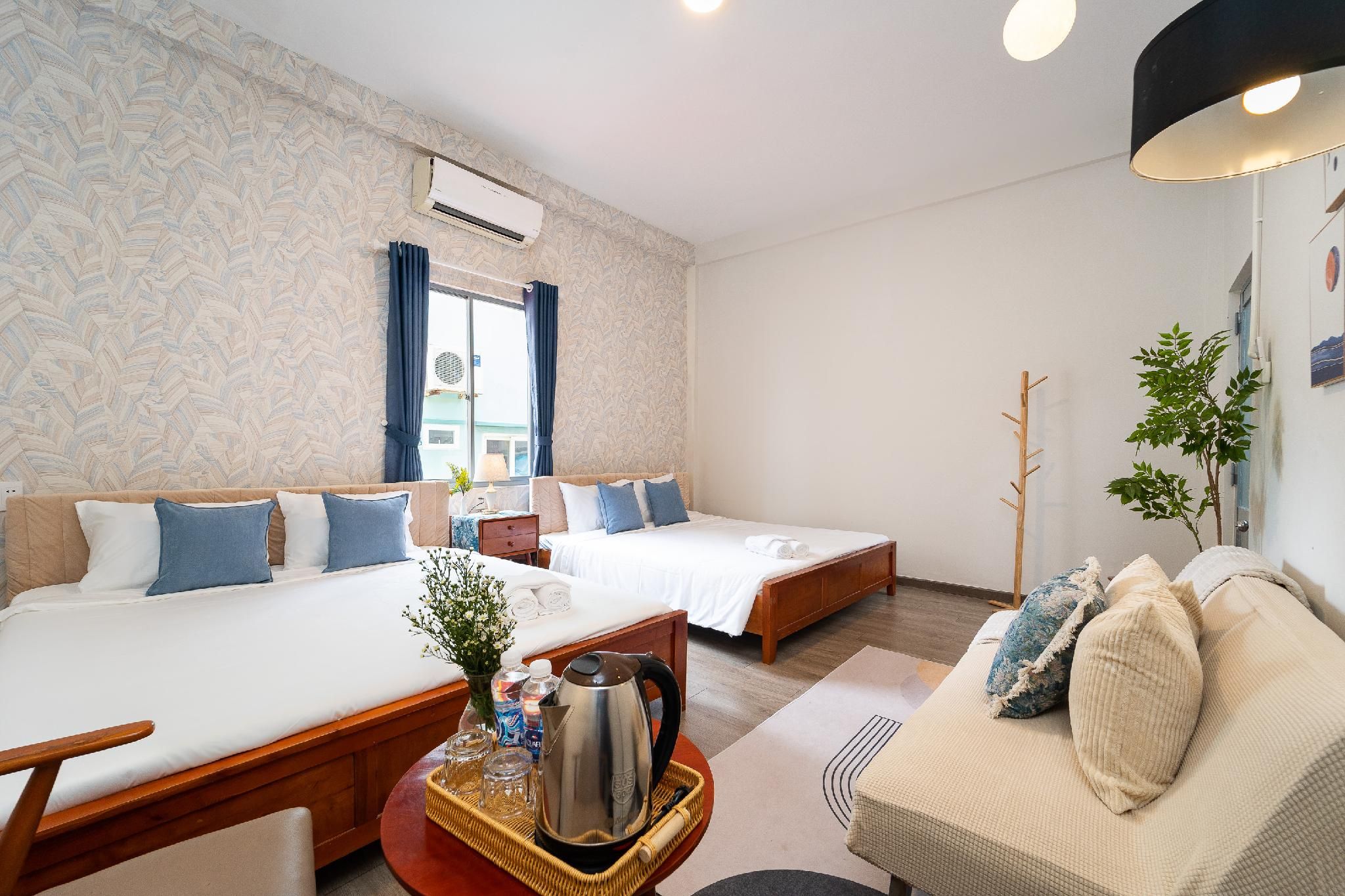 Quad Room 4 adults: Bathroom exclusively outside the room