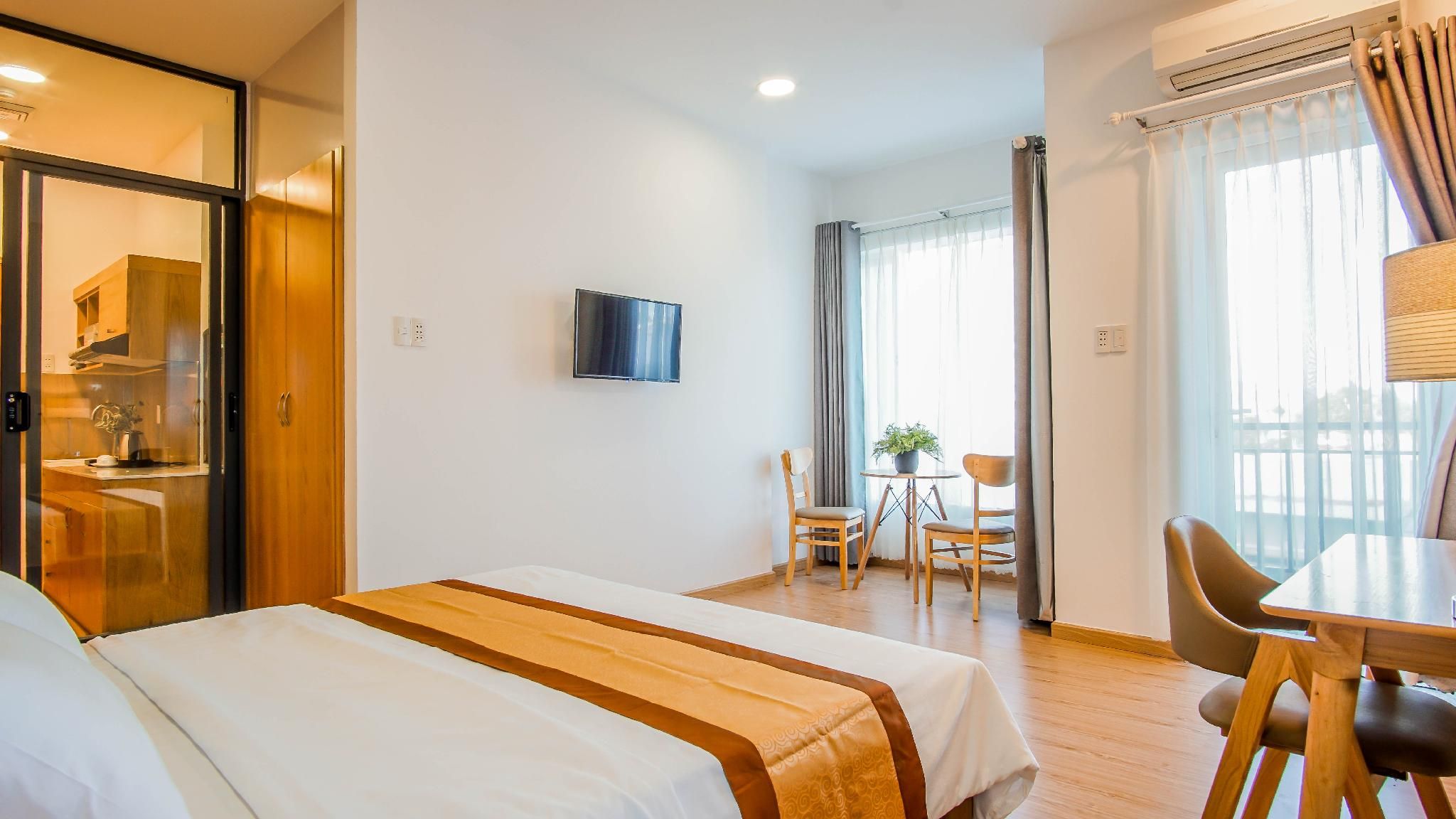 Deluxe Balcony Room