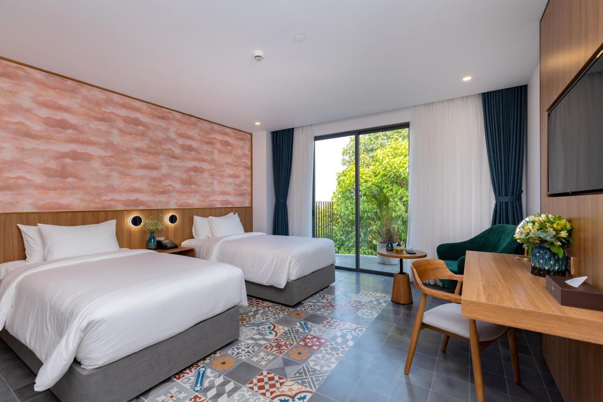 Deluxe Twin - Check-In at 2PM
