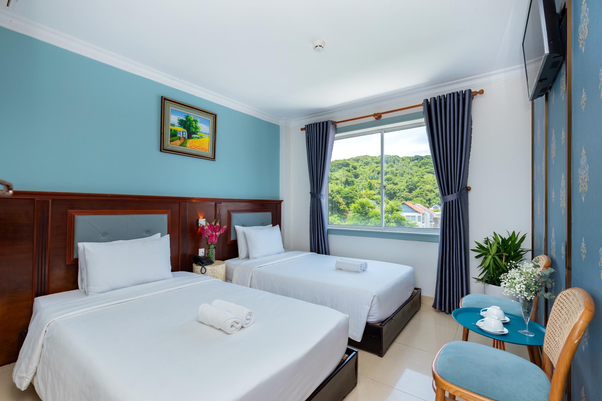 Twin Room with Mountain View