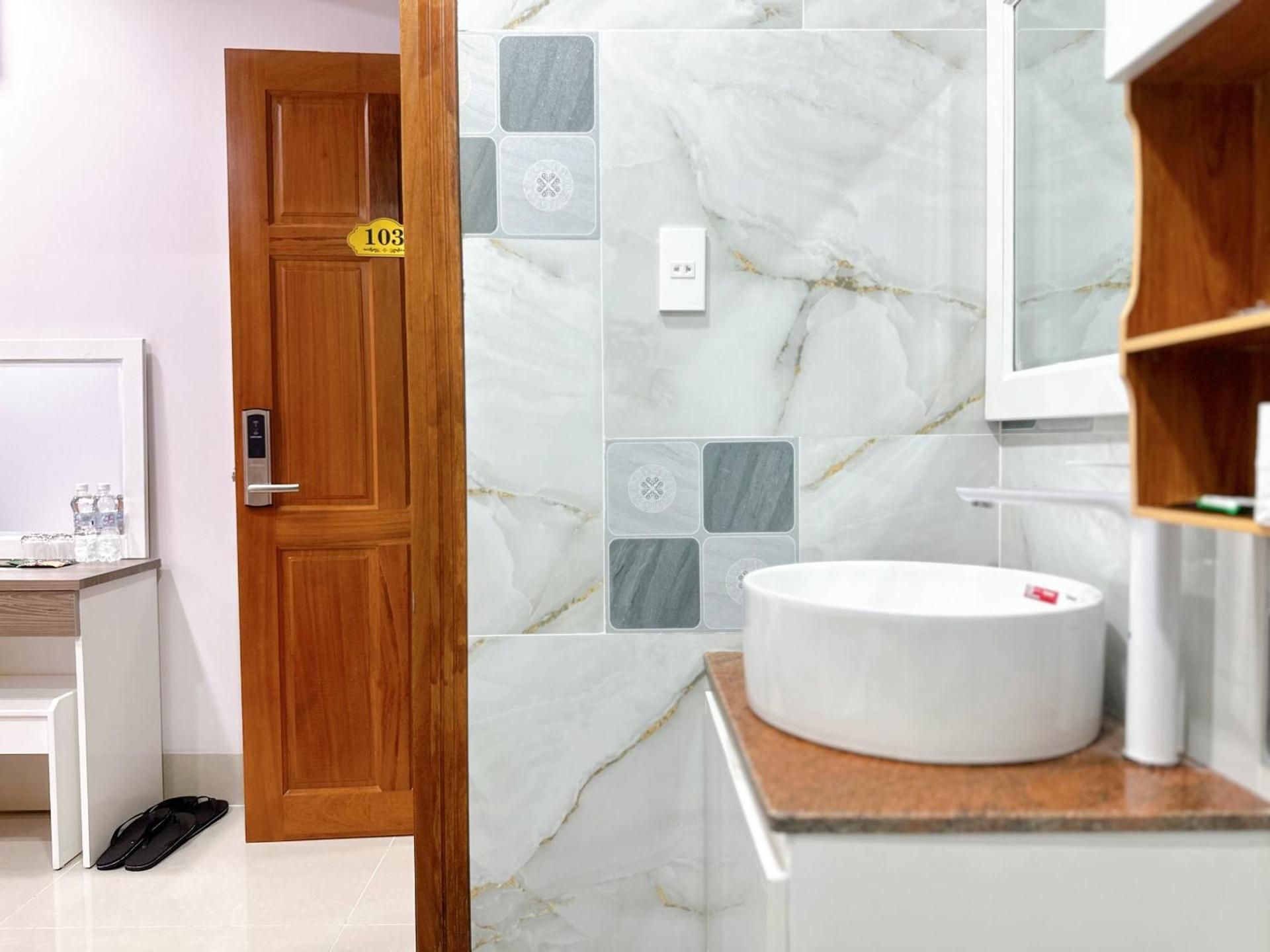 Twin Room with Private Bathroom