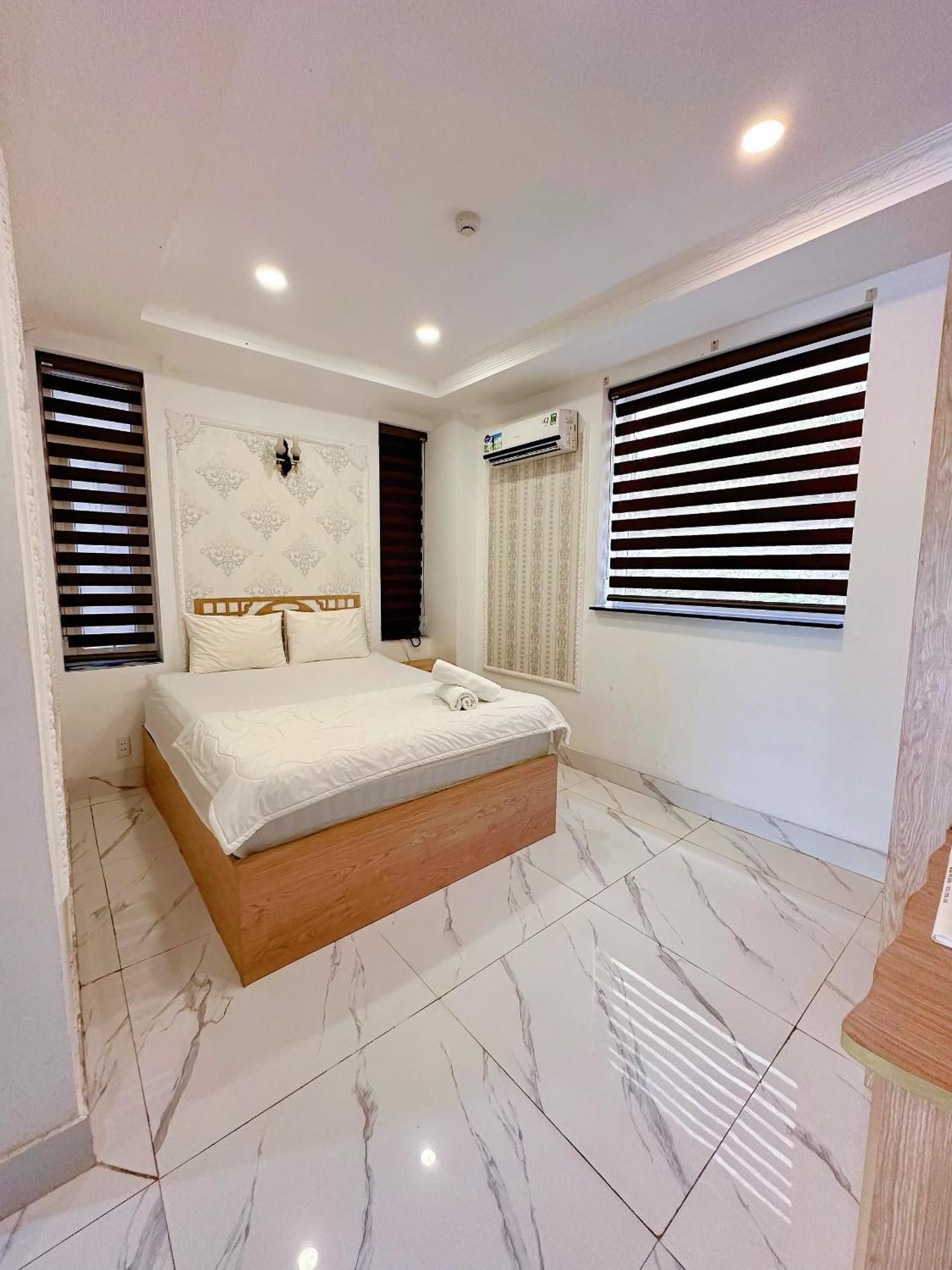 Standard Queen Room