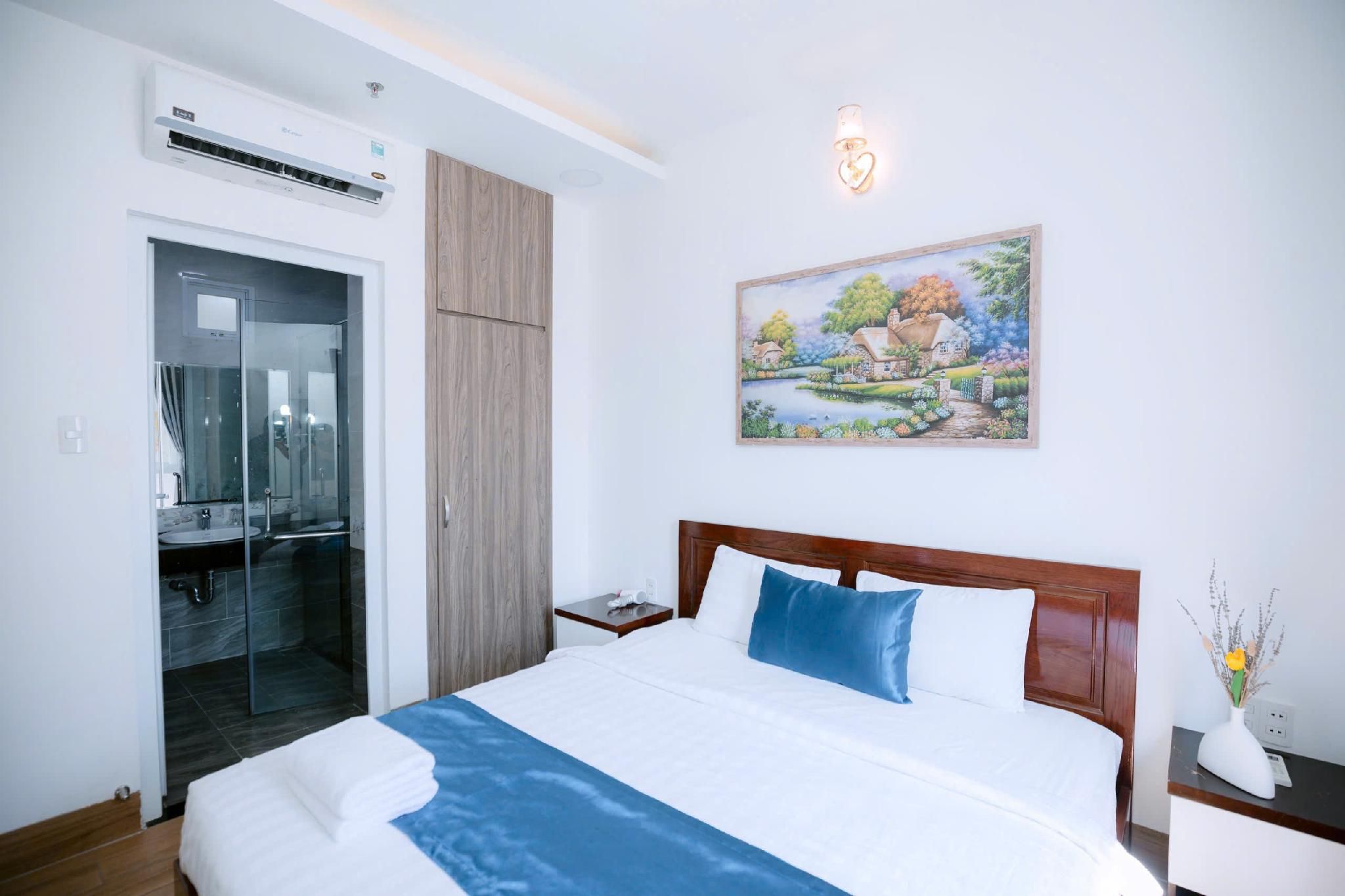 2 Bedroom Deluxe Apartment - 1 Queen, 1 Double