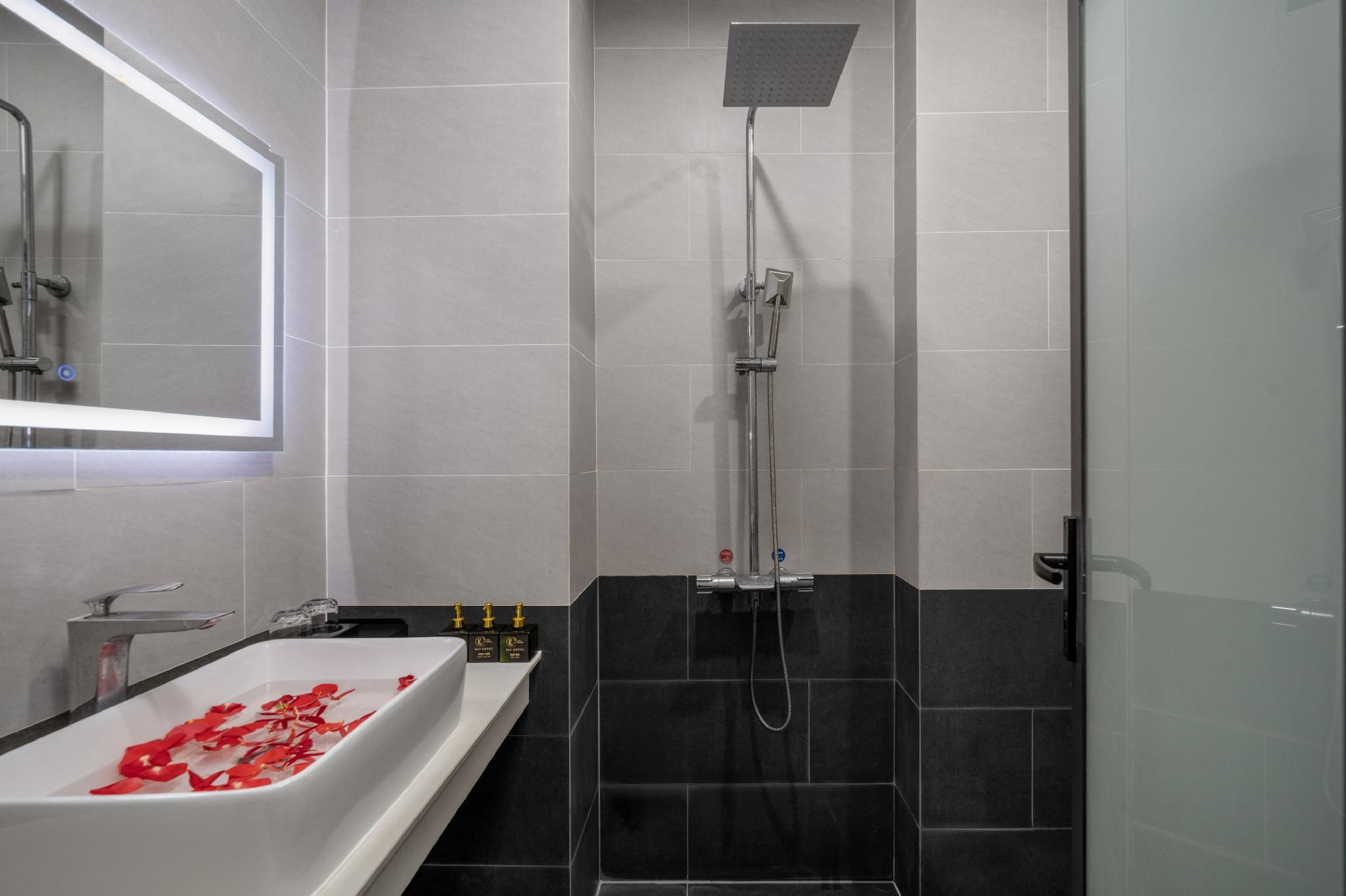 Deluxe King Room with Balcony
