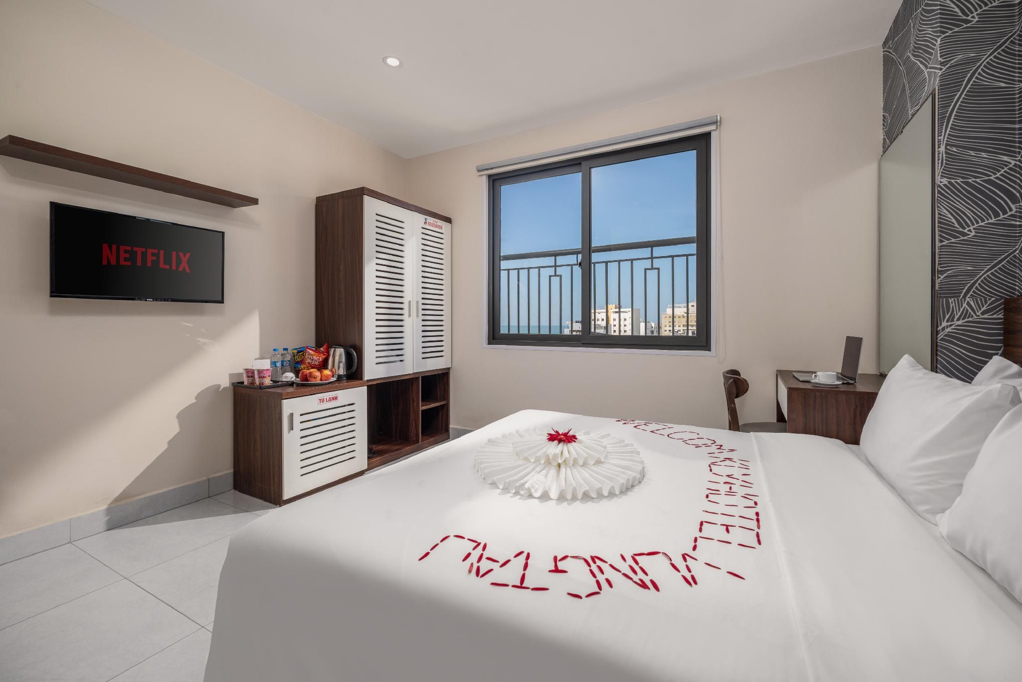 Standard - 1 Bed Double Partial City View, Non-Smoking