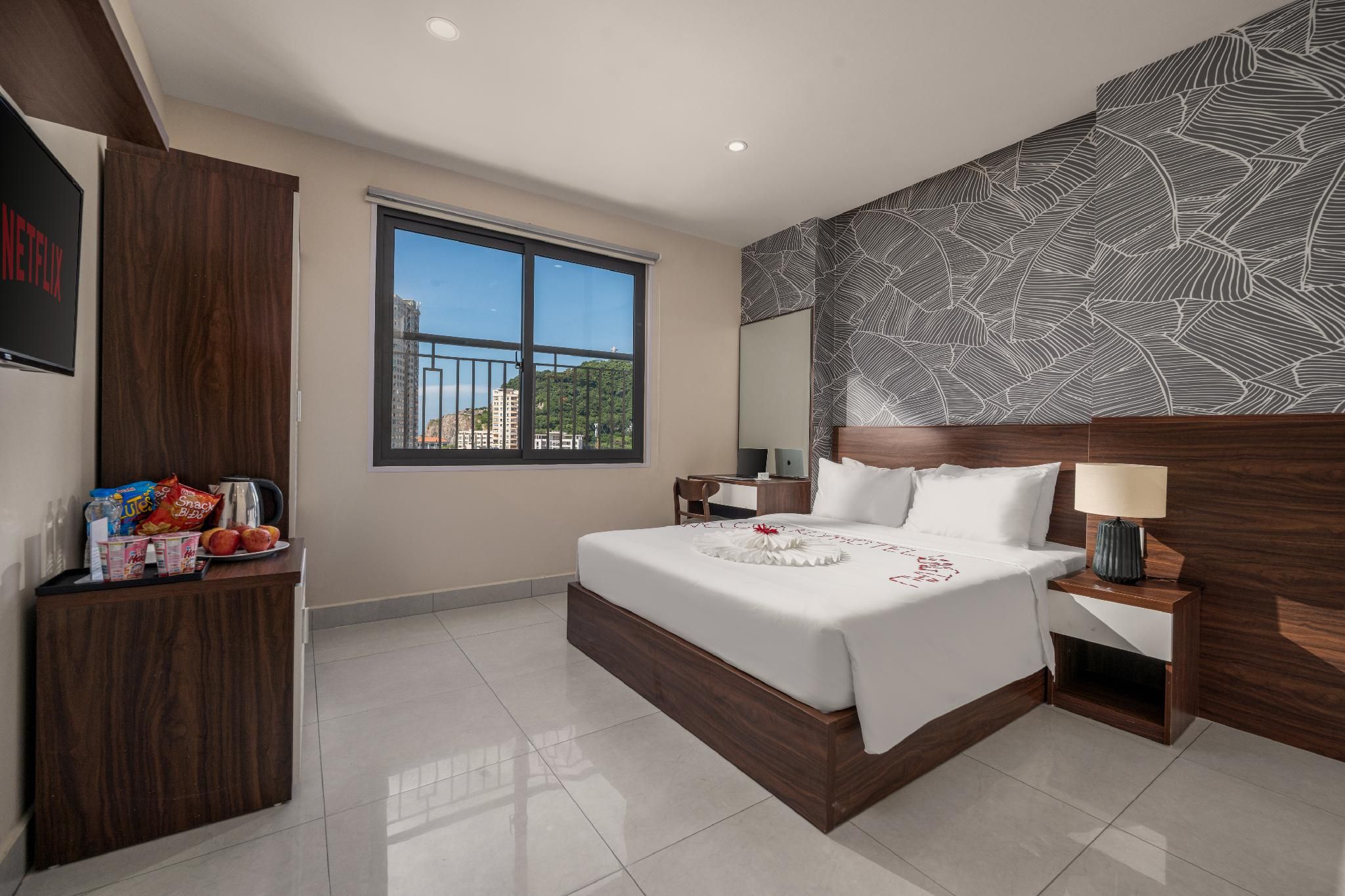 Standard - 1 Bed Double Partial City View, Non-Smoking
