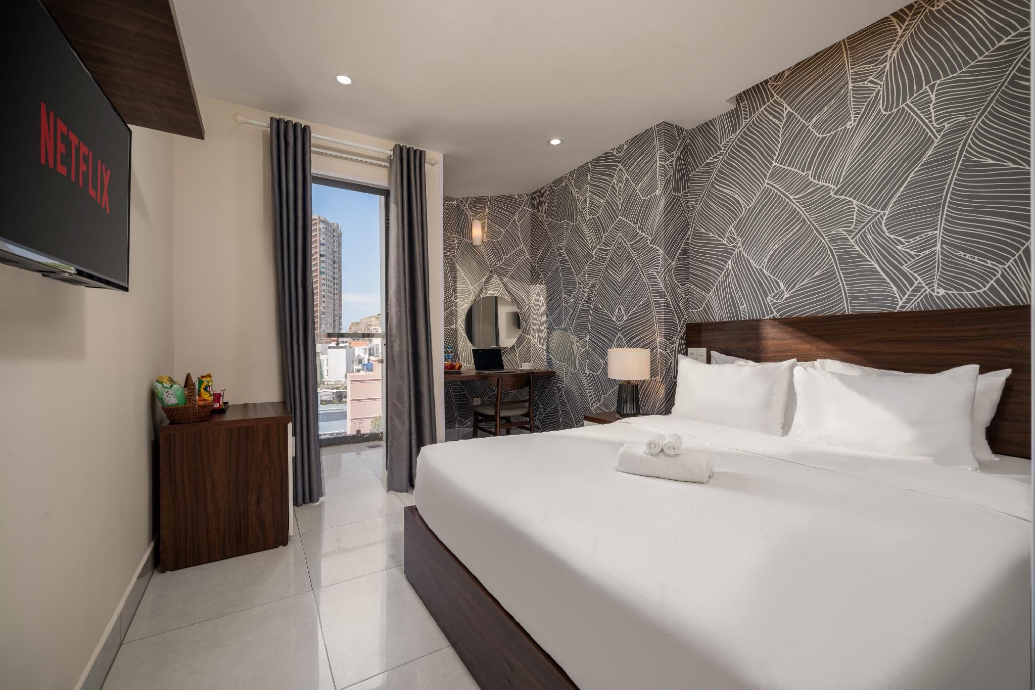 Deluxe King Room with Balcony