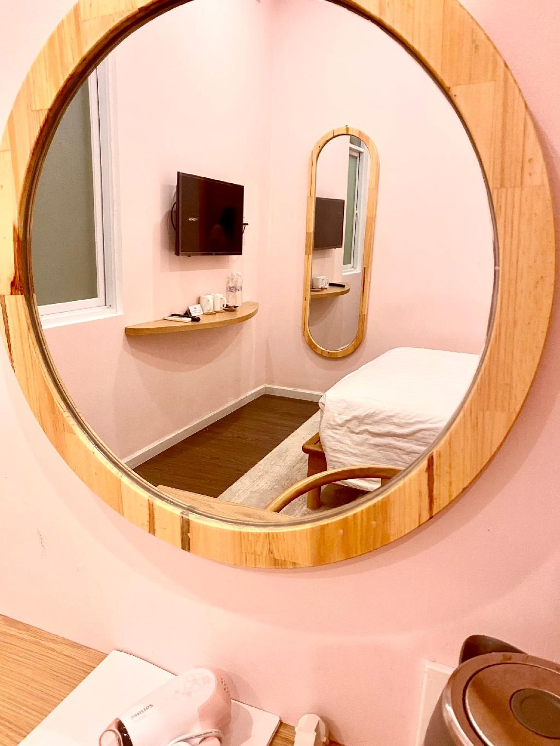 Basic Single Room with Shared Bathroom