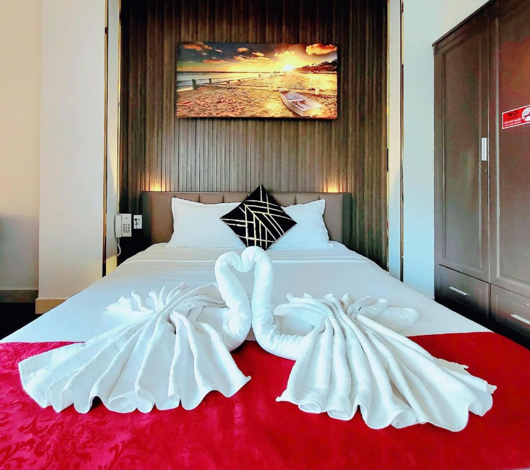 Suite with Bathtub