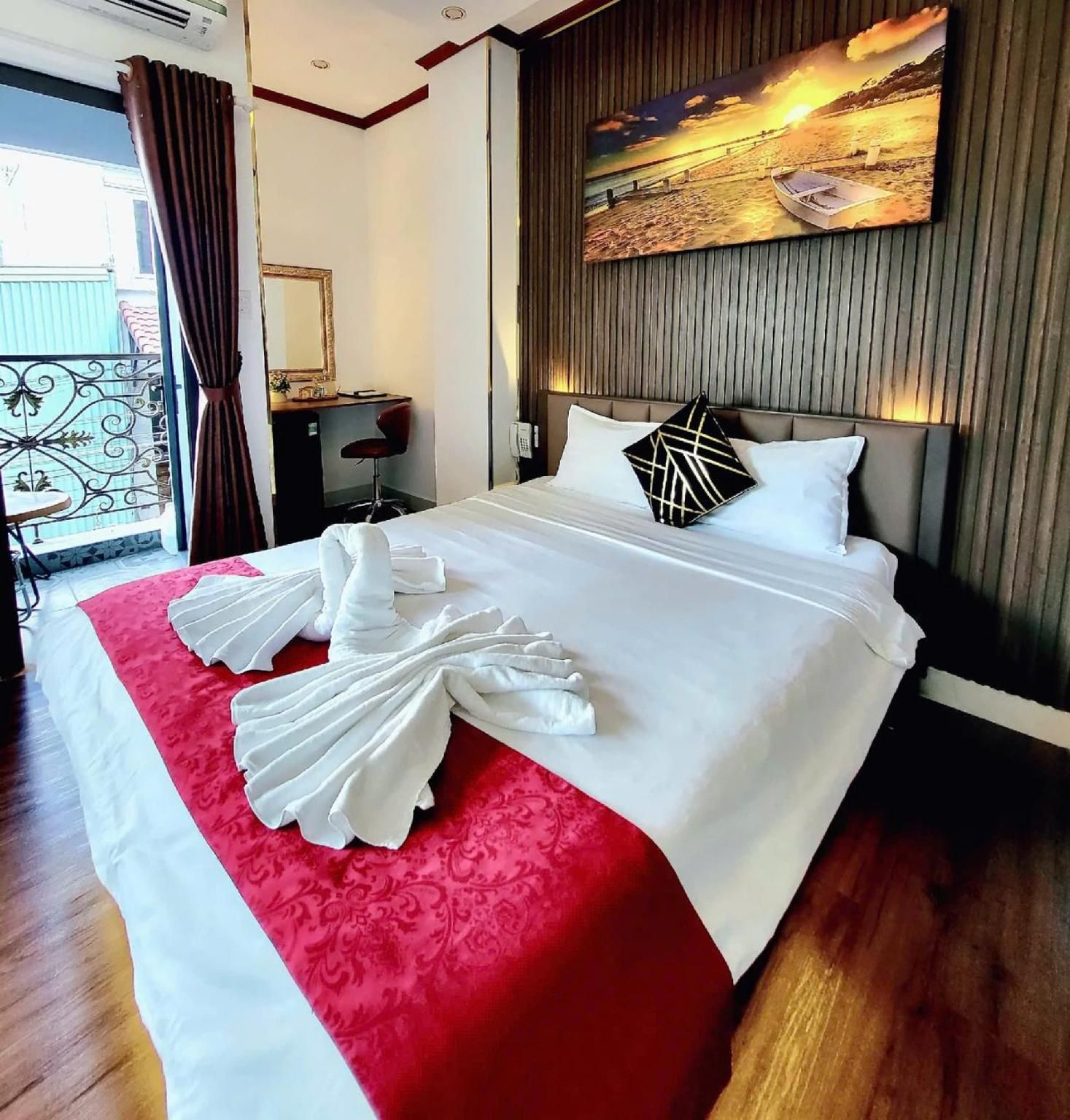 Suite with Bathtub