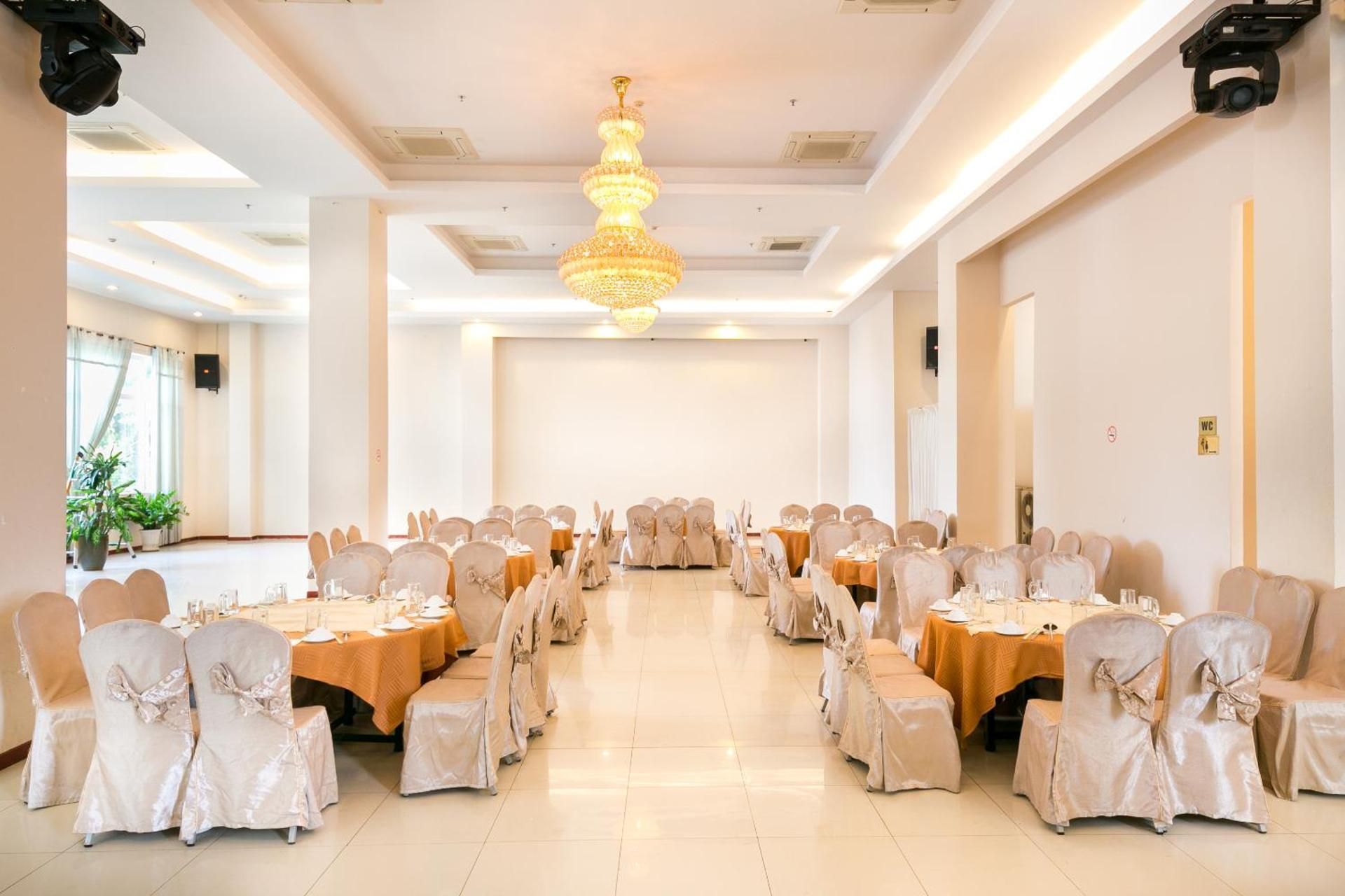 banquet hall